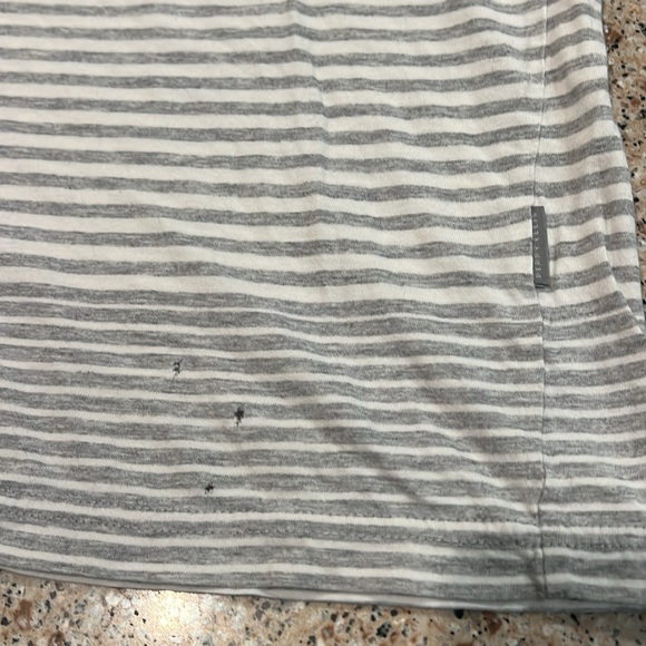 Men’s Perry Ellis Vneck Tee - Picture 5 of 5